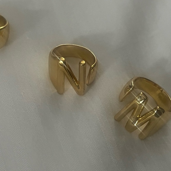 Gold chunky initials ring - Picture 3 of 7